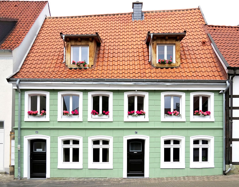 Sanierung Fachwerkhaus mit einer grünen Fassade