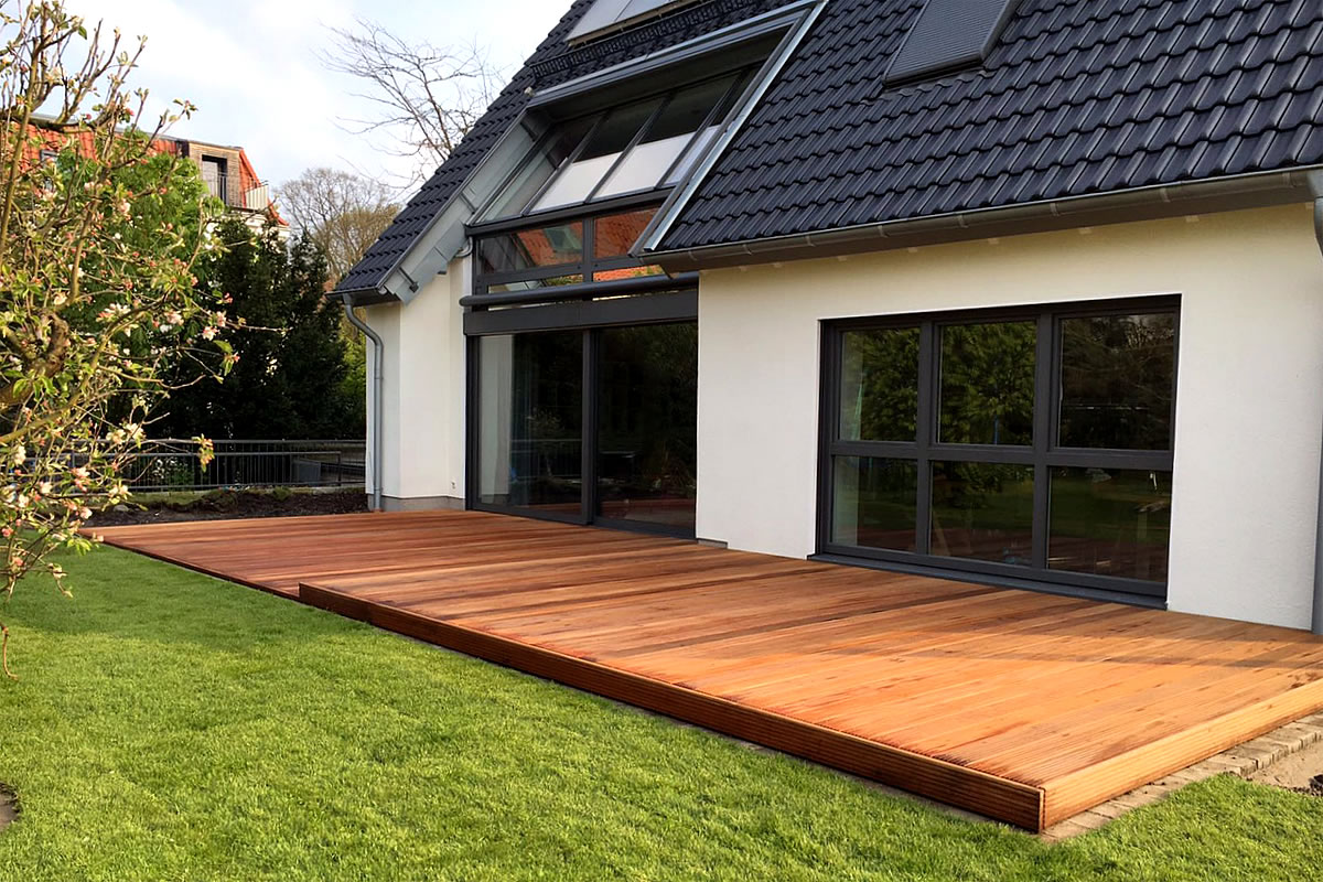 Eine Terrasse aus Holz