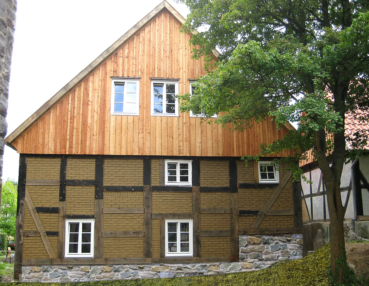 Modernisierte Außenfassade - Lehmbau